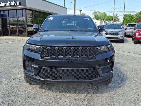 Used 2024 Jeep Grand Cherokee Altitude AWD/4WD image 2