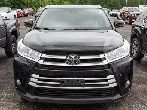 Used 2019 Toyota Highlander XLE AWD/4WD image 3