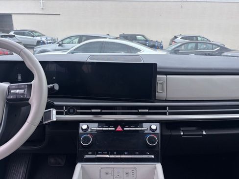 Used 2025 Hyundai Santa Fe SEL image 17