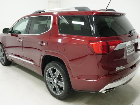 Used 2017 GMC Acadia Denali w/ Technology Package FWD image 6