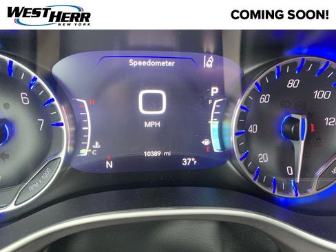 Used 2025 Chrysler Pacifica Select image 6