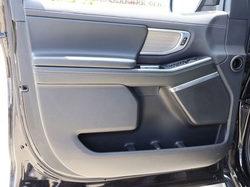Certified 2025 Ford Expedition Platinum AWD/4WD image 23