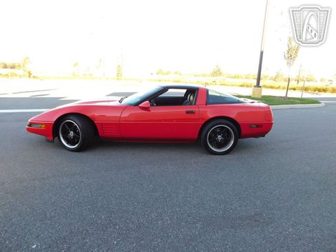 Used 1994 Chevrolet Corvette Coupe RWD image 6