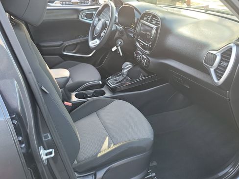 Used 2024 Kia Soul LX w/ Option Group 015 image 16