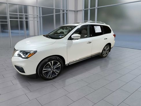 Used 2019 Nissan Pathfinder Platinum image 4