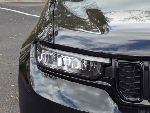 New 2025 Jeep Grand Cherokee L Limited image 10