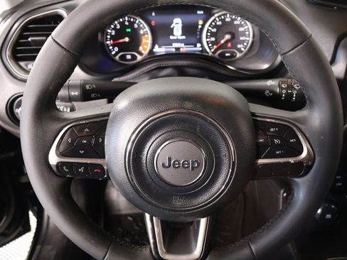 Used 2022 Jeep Renegade Latitude AWD/4WD image 3
