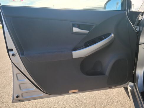 Used 2011 Toyota Prius Five image 8