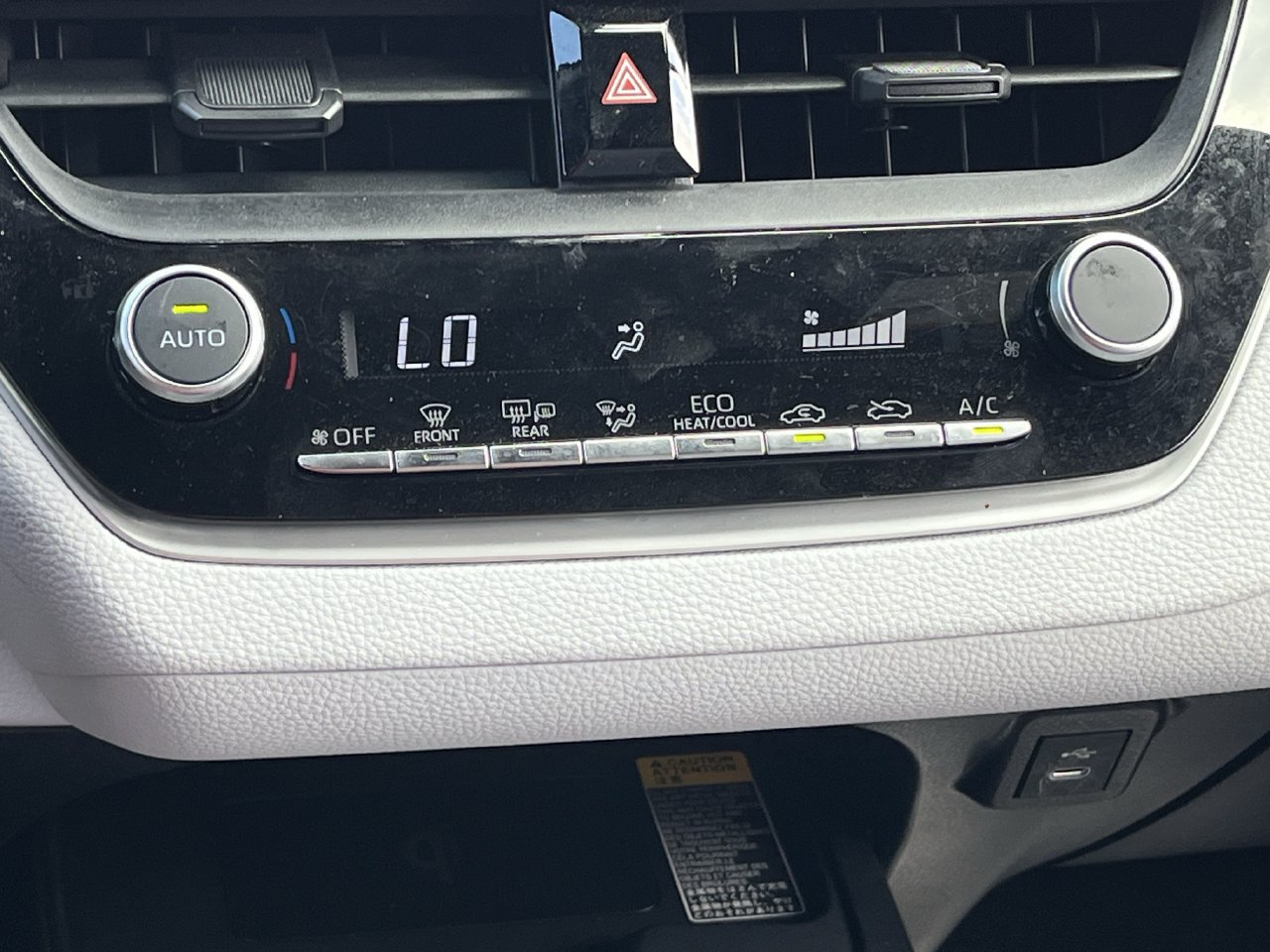 Used 2026 Toyota Corolla SE w/ SE Premium Package FWD image 18