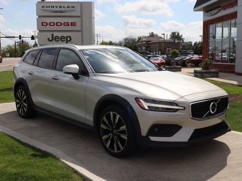 Used 2021 Volvo V60 T5 Cross Country w/ Climate Package AWD/4WD image 3