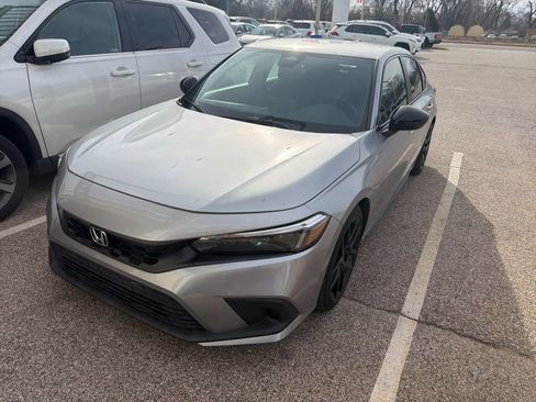 Used 2023 Honda Civic Sport image 4