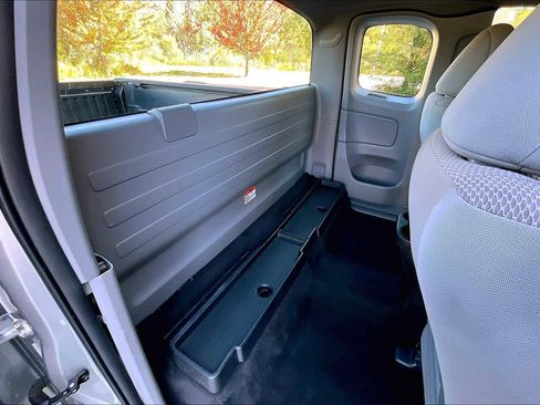 Used 2015 Toyota Tacoma 2WD Access Cab image 18