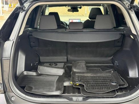Used 2022 Toyota RAV4 XLE w/ Convenience Package image 9