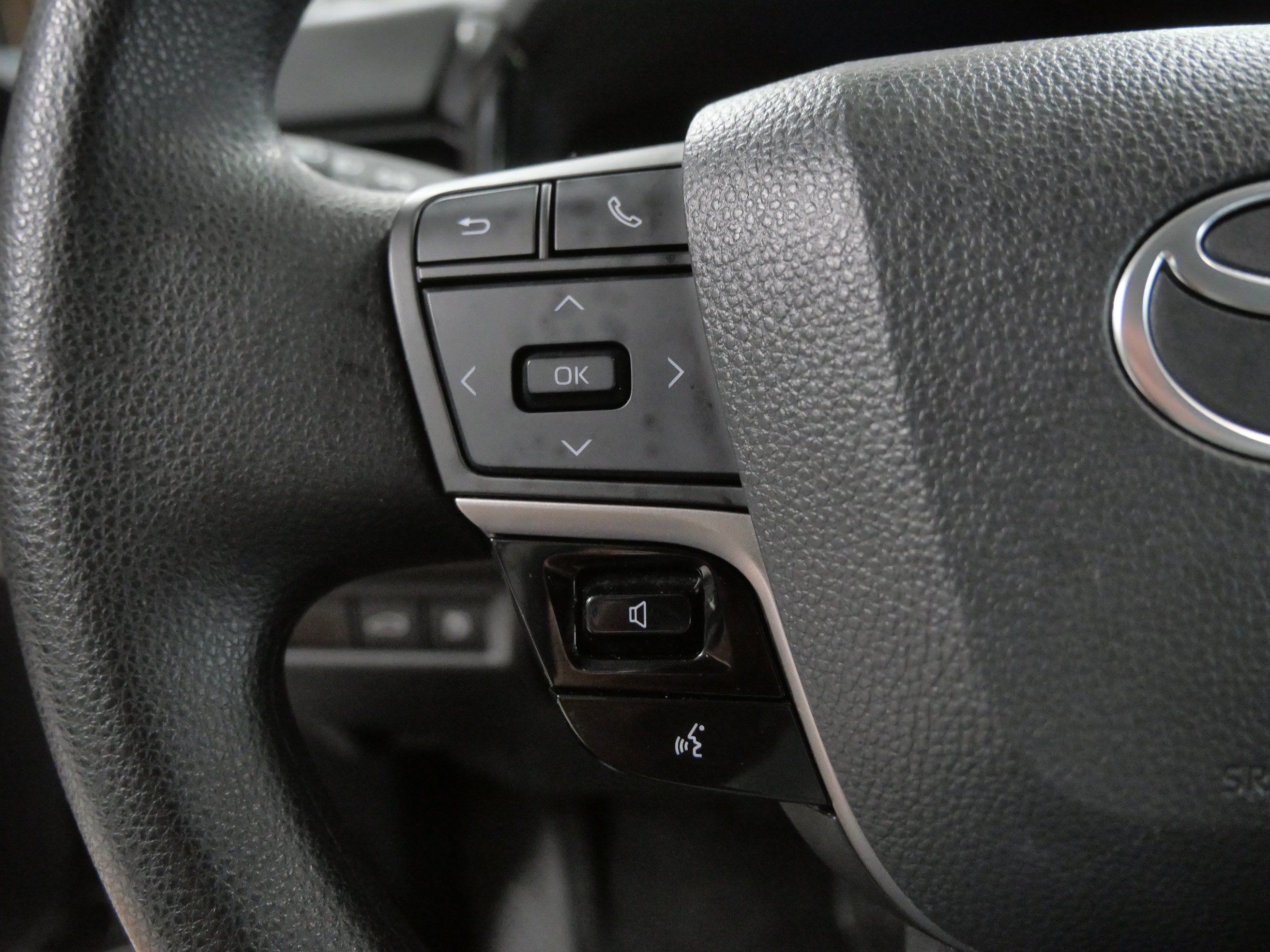 Used 2025 Toyota Camry LE FWD image 28