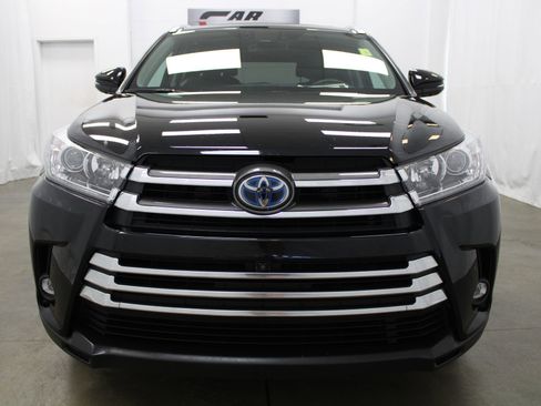 Used 2019 Toyota Highlander Limited Platinum image 2