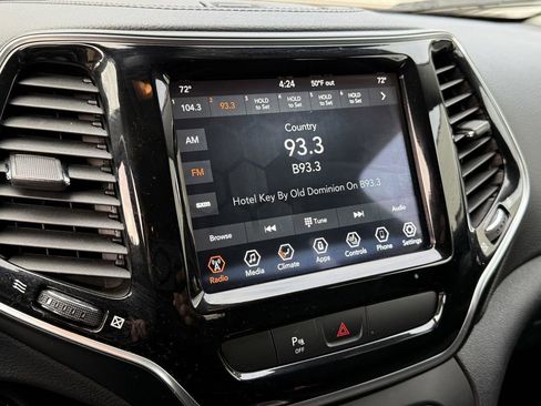 Used 2020 Jeep Cherokee Limited image 18