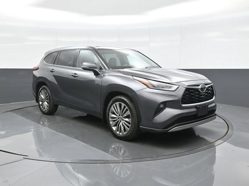 Certified 2021 Toyota Highlander Platinum AWD/4WD image 1