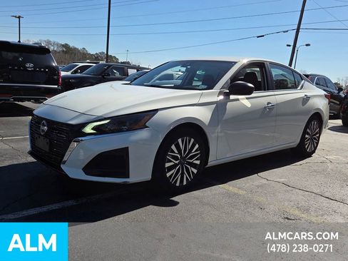 Used 2025 Nissan Altima 2.5 SV image 1