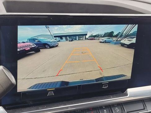 Used 2024 Chevrolet Silverado 2500 LT w/ Convenience Package image 18