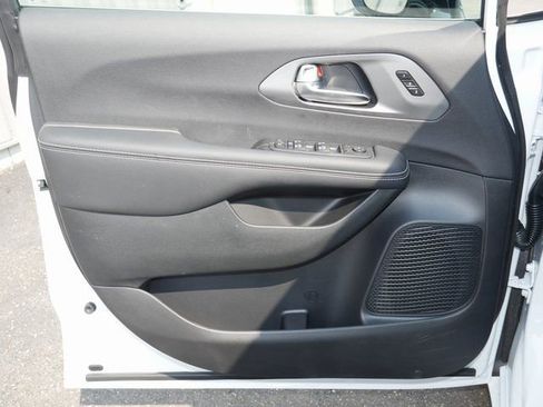 New 2026 Chrysler Pacifica Select AWD/4WD image 14
