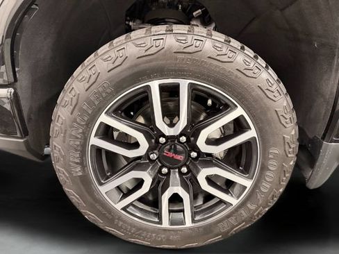 Used 2024 GMC Sierra 1500 AT4 w/ Technology Package AWD/4WD image 12