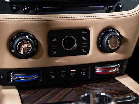Used 2019 Rolls-Royce Wraith RWD image 50