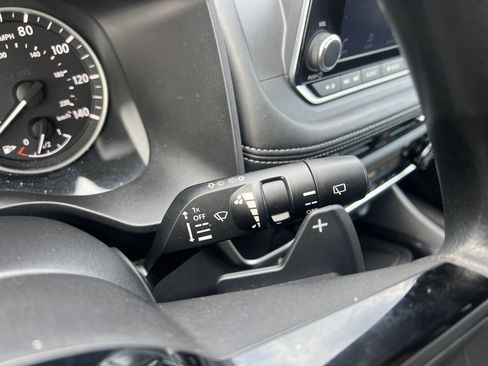 Certified 2023 Nissan Rogue SV FWD image 12