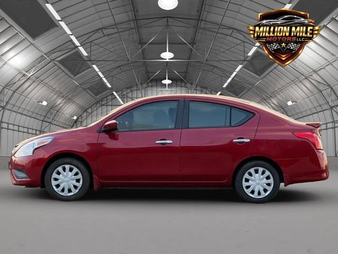 Used 2015 Nissan Versa SV FWD image 8
