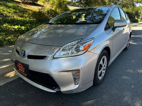 Used 2015 Toyota Prius Three image 10