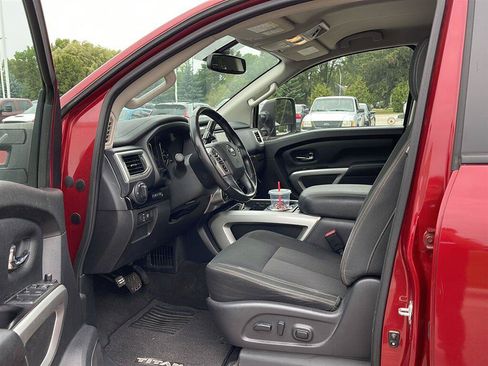 Used 2019 Nissan Titan SV AWD/4WD image 3