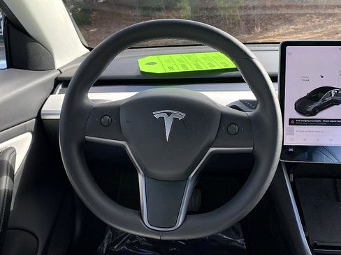 Used 2020 Tesla Model 3 Standard Range Plus image 13