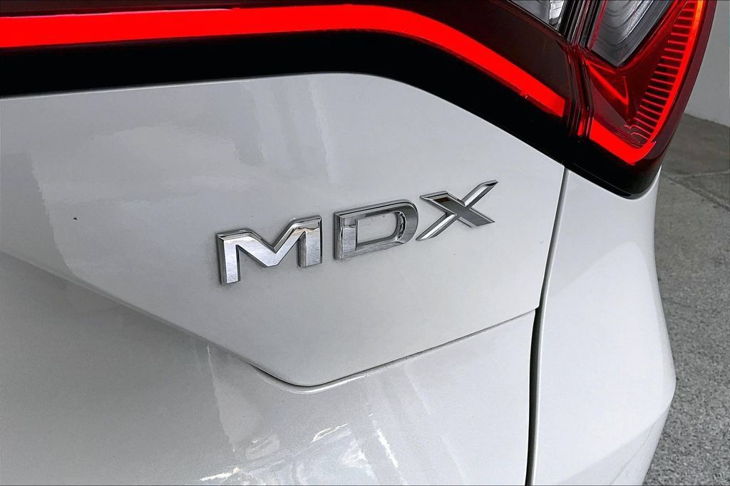 Certified 2026 Acura MDX w/ Technology Package FWD image 40