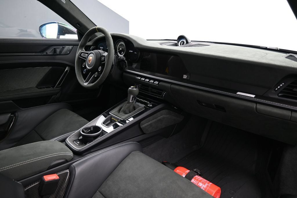 Certified 2025 Porsche 911 GT3 RS RWD image 12