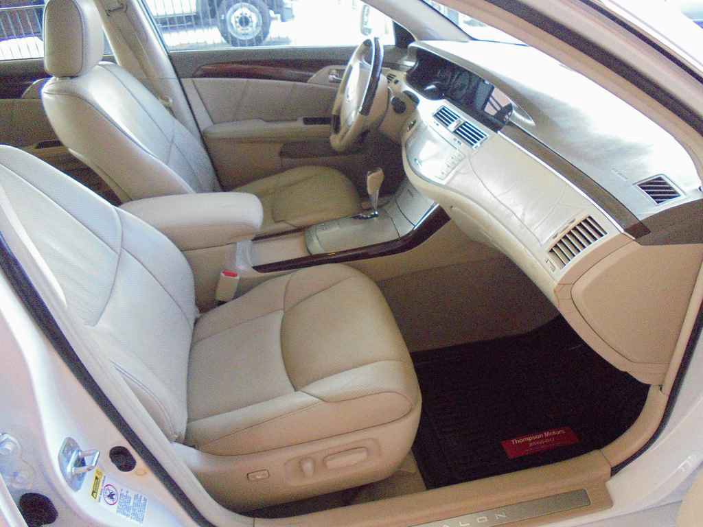 Used 2009 Toyota Avalon Limited FWD image 8
