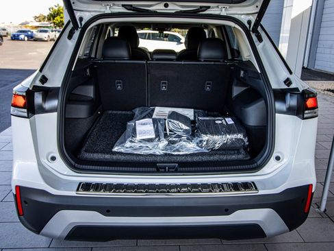 New 2026 Volkswagen Tiguan SE image 17