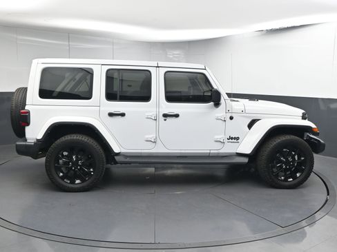 Used 2021 Jeep Wrangler Unlimited Sahara image 9