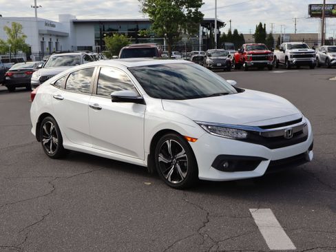 Used 2018 Honda Civic Touring image 15