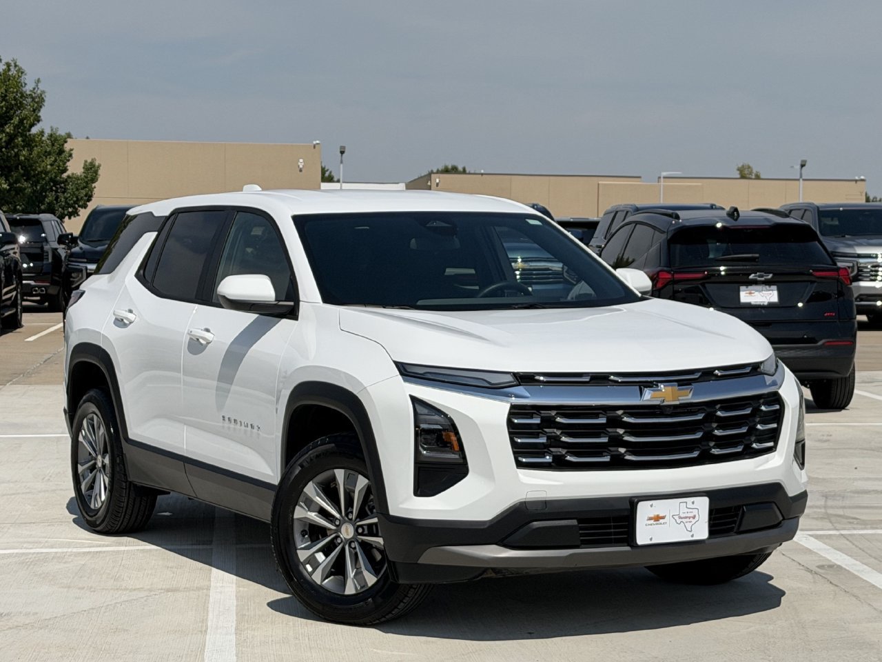 Used 2026 Chevrolet Equinox LT AWD/4WD image 2