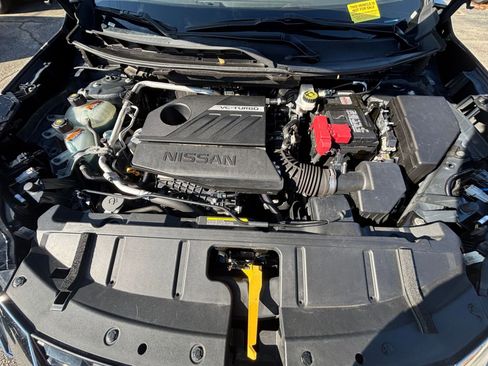 Used 2023 Nissan Rogue S image 32