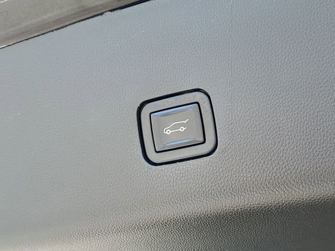 Used 2022 Chevrolet Traverse LT AWD/4WD image 37