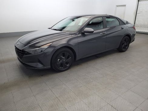 Used 2023 Hyundai Elantra Blue image 2