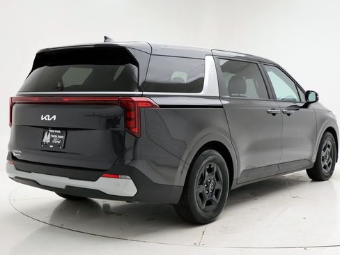 Used 2025 Kia Carnival FWD image 8