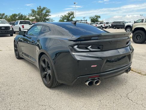 Used 2018 Chevrolet Camaro SS RWD image 2