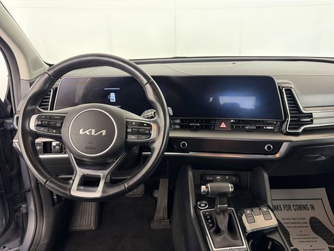 Used 2023 Kia Sportage EX image 3