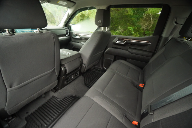Used 2022 Chevrolet Silverado 1500 LT AWD/4WD image 26