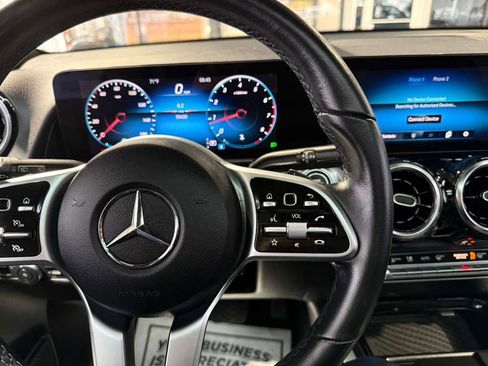 Used 2023 Mercedes-Benz GLB 250 w/ Premium Package image 12