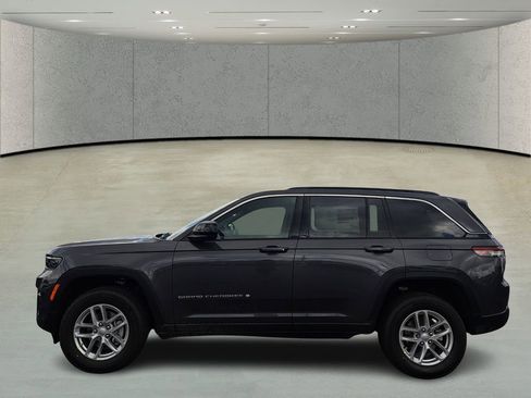 New 2026 Jeep Grand Cherokee Laredo image 8