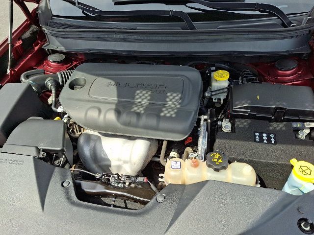 Used 2020 Jeep Cherokee Latitude Plus AWD/4WD image 43
