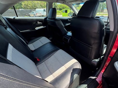 Used 2014 Toyota Camry SE FWD image 13