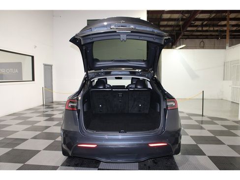 Used 2021 Tesla Model Y Long Range image 21